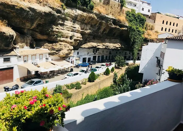 Casa Bajo La Roca